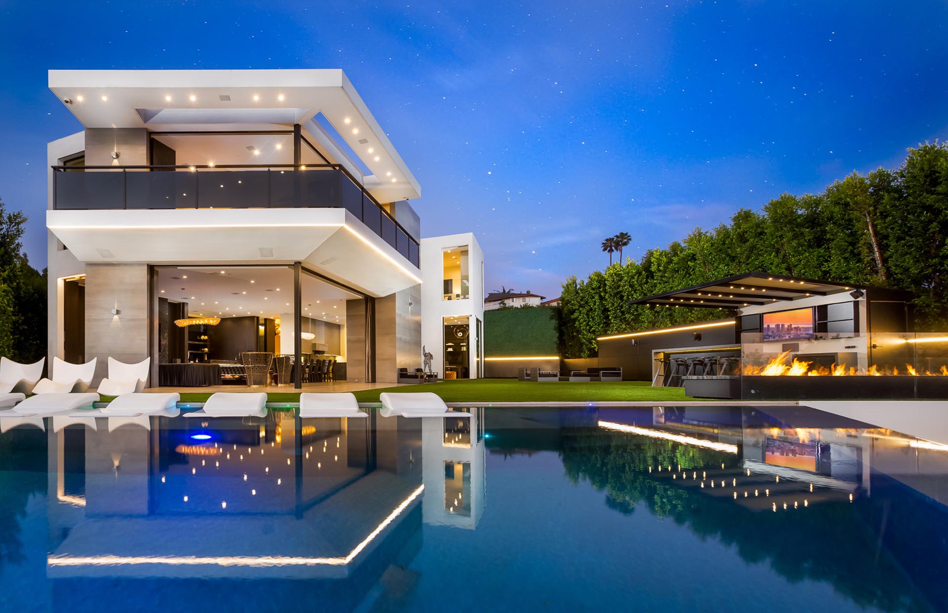 Villa Altor reflecting pool